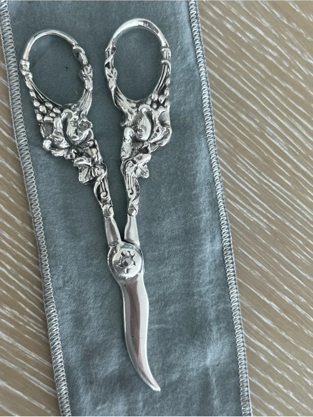 Vintage Ornate Sterling Silver Grape Shears Scissor Grape Vine Motif 3.7 oz